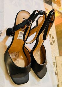 Women Black Heels with Ankle-loop