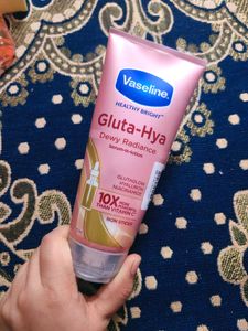 Vaseline Gluta-Hya Dewy Radiance Lotion for Face &amp;