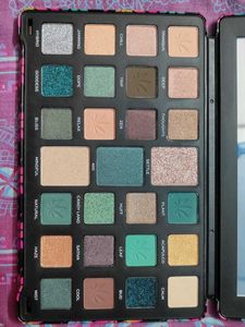 Makeup Revolution Forever Limitless Shadow Palette