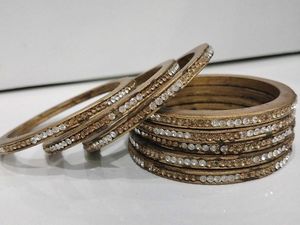 Golden And White Lakh Bangle Set Of 8