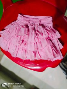 White Nd Pink Baby Girls Top And Skirt Set