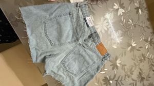 New With tag H&amp;M Denim Boyfriend Shorts Distress