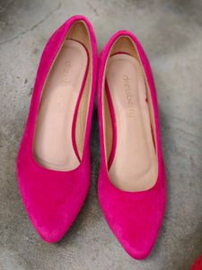 Dressberry Pink Velvet Pointed Toe Pumps