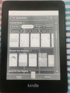 Kindle Paperwhite(8 GB)–6.8&#34;display(E-BOOK READER)