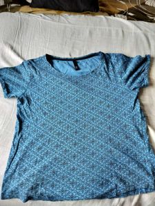 CASUAL T-SHIRT