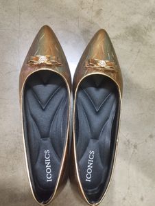 Golden ballerinas