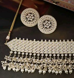 Kundan Choker Set With Earrings