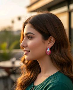 Chic Iridescent Pink Teardrop Stud Earrings