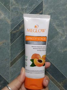Meglow Apricot Scrub