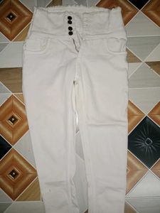 White High-Waisted Jeans