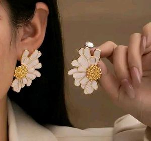 Daisy Flower Earrings