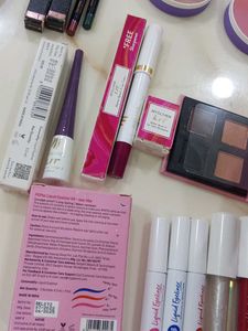 Loot! Makeup Kit 18 Products
