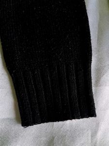 H&amp;M Black Knit Cropped Sweater