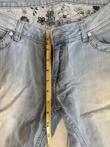 Light Wash Capri Jeans