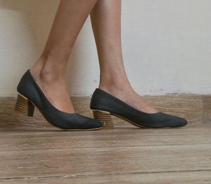 Bella Vita Canvas Pumps