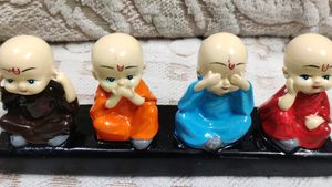 Decorative Showpiece Figurine - 6 cm (Polyresin)