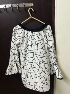 Black And White Top!♠️♠️🕷️🕷️