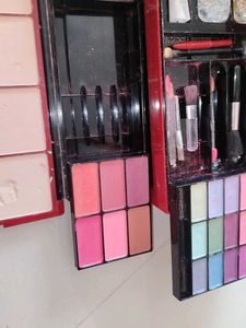 Makup Kits