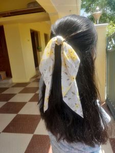 Cute Yellow Hairband With Pearl's 🤍