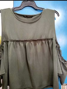 PUFFED SLEEVED - OLIVE TOP