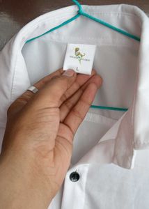 ✨️Elegant white polyester shirt with playful panda
