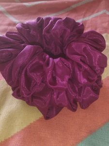 2 Scrunchies
