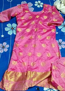 {L}Pink &amp; Gold Banarasi Kurta Set