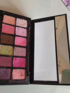 Lakme Absolute Infinity Eyeshadow Pallette