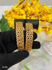 Gold Look  Bangel