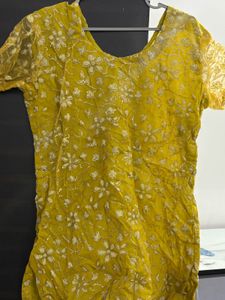 beutiful short kurti and skirt