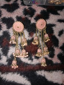 Earrings,  Kamer Band