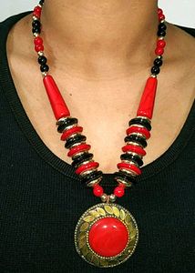 Fashionable neck Piece