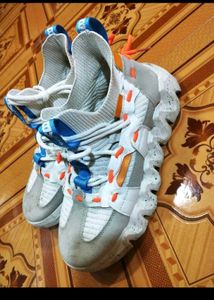 Comfortable White Sports Shoes