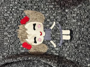 loose sweatshirt