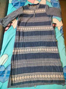 Aurelia Kurthi Size: L