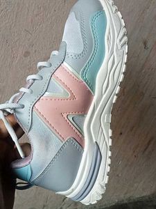 Stylish Women&#39;s Sneakers
