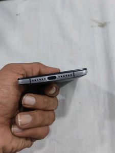 One Plus 2 Mobile Good Working Condition Me He