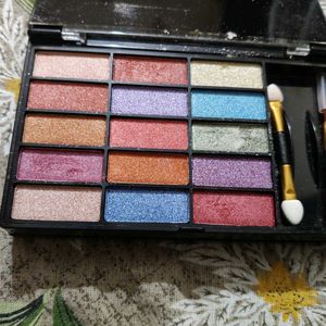 Combo Of Eyepallete And Lipstick