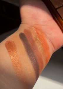Huda Beauty Obsession Pallete :- Caramel