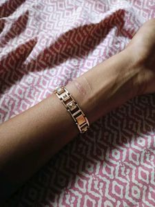 Women Stylish Golden Chain Watch