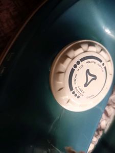 Syska Dry Iron for Wrinkle Free Clothes
