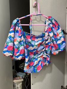 New Branded Crop Top Puff Sleeves Large Size
