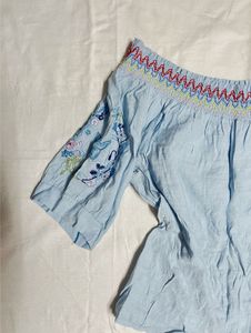 Off-Shoulder Embroidered Top💙💙