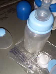 Feeding Bottles N Sipper