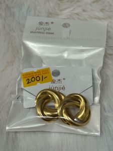 ✨ Golden Twist Luxe Studs