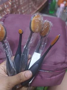 Oval Makeup Brush Set