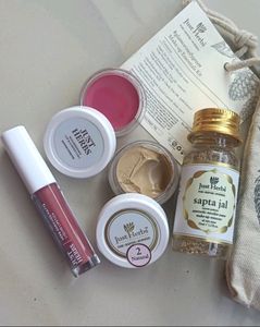 makeup kit by just herbs  this is special the ki