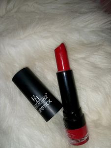 Half n हाफ red lipstick🍒