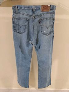 Levi&#39;s Ripped Jeans