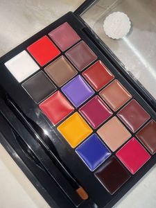 COLORINA MAKEUPSTUDIO MATTE LIP CREAM PALETTE